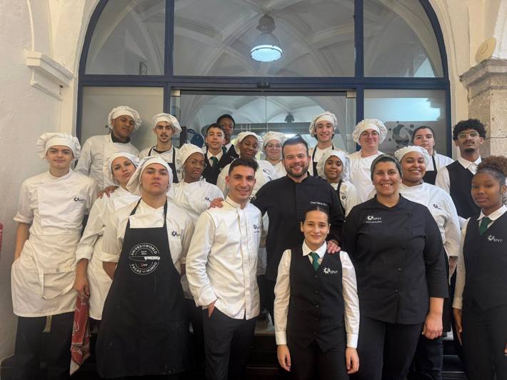 Aula prática junta chef Flávio Silva e Quinta da Ribeirinha na EPVT