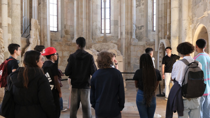 Alunos da EPVT exploram património românico e gótico em aula aberta 