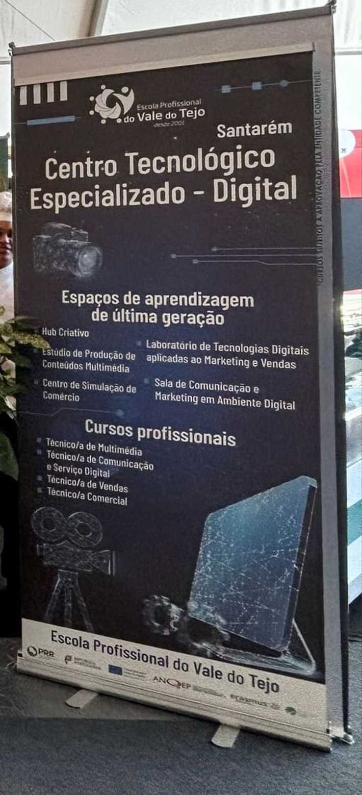 CENTRO TECNOLÓGICO ESPECIALIZADO DIGTAL da EPVT: Preparar os Jovens para o Futuro com o Apoio da União Europeia