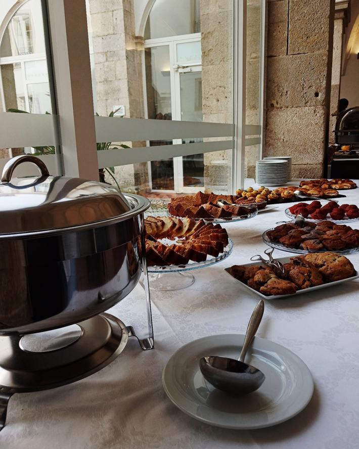 Alunos da EPVT Servem Brunch de Excelência no Restaurante Claustrum  