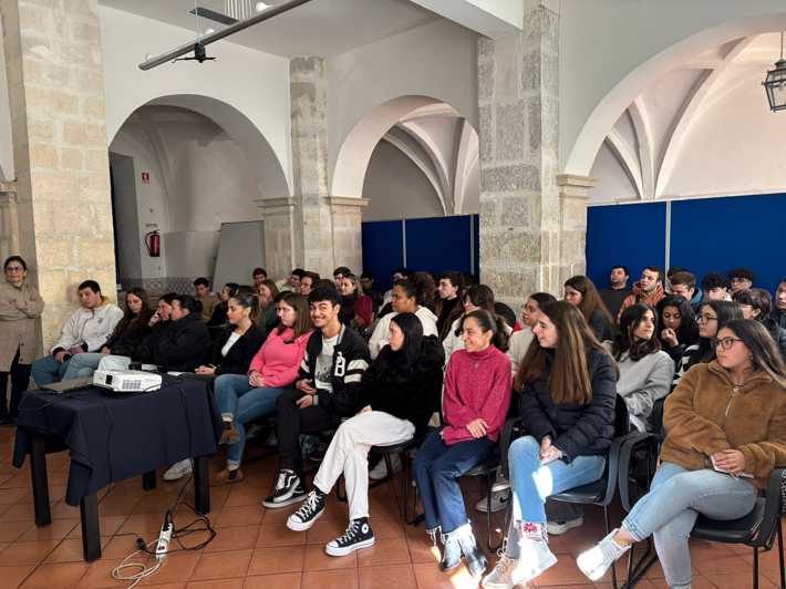 IEFP informa finalistas da EPVT sobre emprego e estágios profissionais