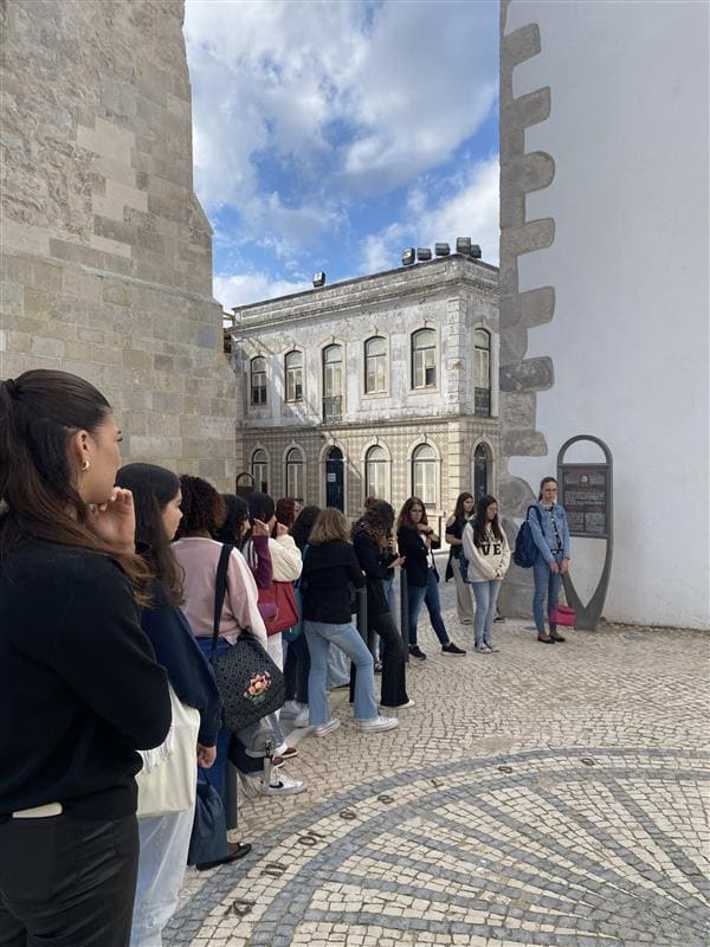 Alunos de Turismo realizam visita guiada pelo centro histórico de Santarém