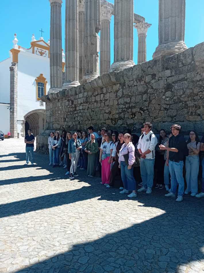 Alunos da EPVT exploram Évora em visita de estudo